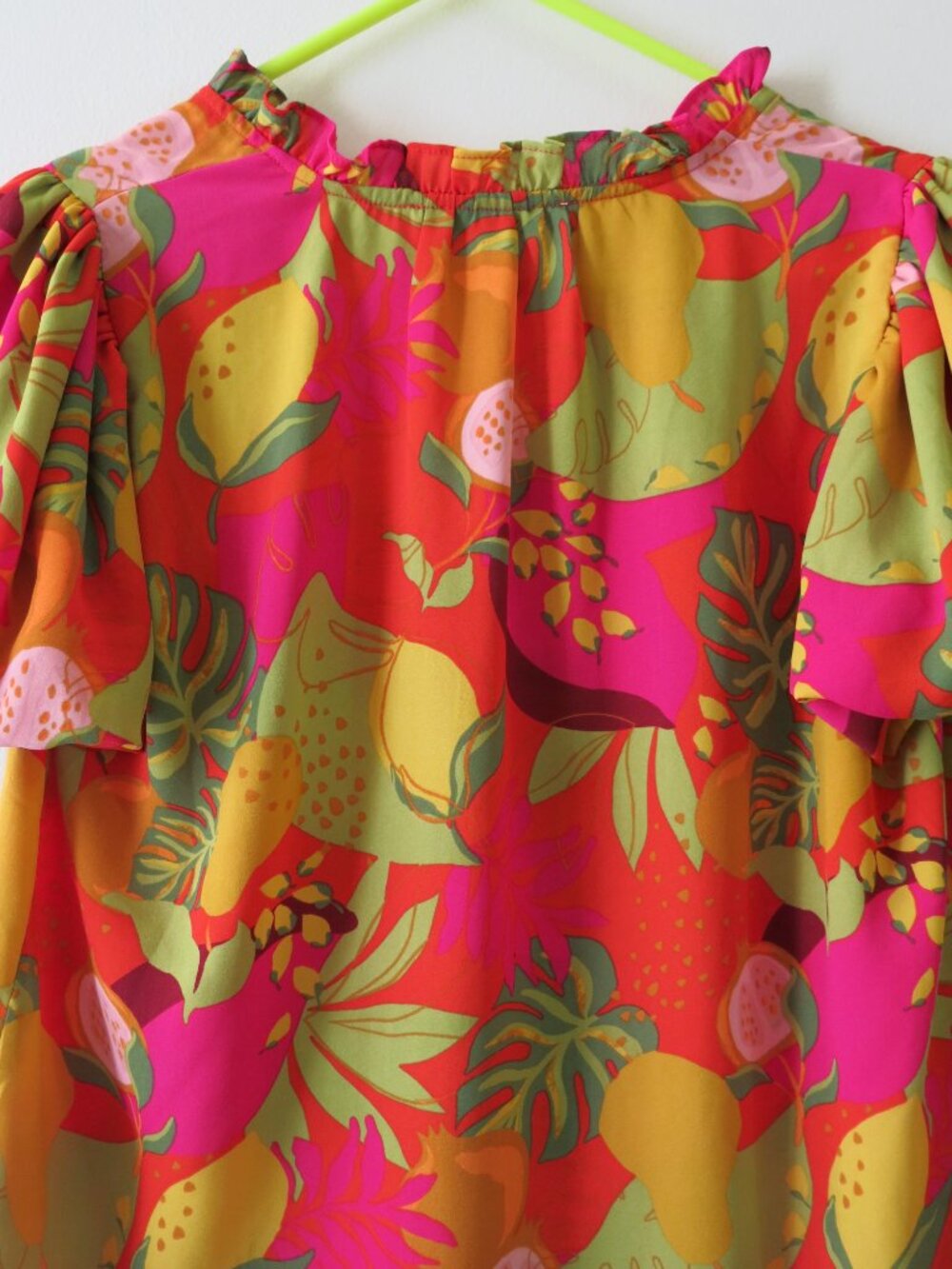 Rose & Olive Vibrant Tropical Botanical Fruits Feminine Short Sleeve Top Size S - Picture 7 of 10